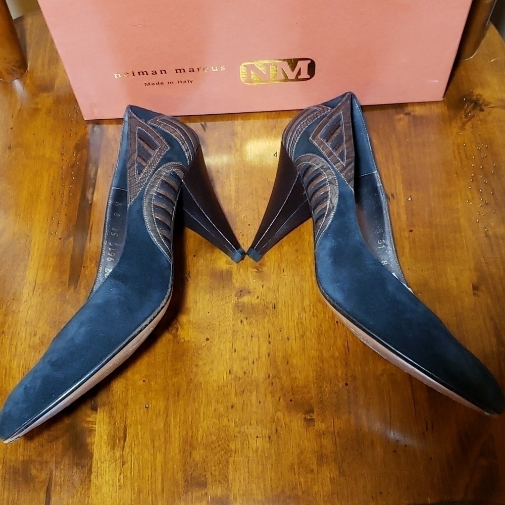 VTG Neiman Marcus Kenna Italian Made Black Suede  Heel Pumps EUC 8N in Box